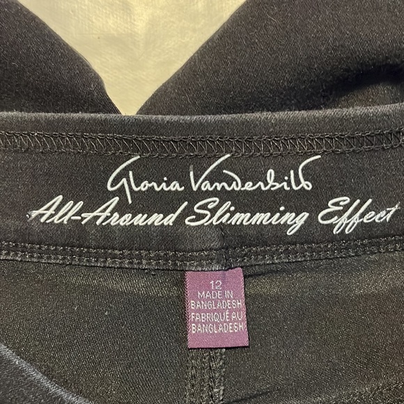 Gloria Vanderbilt All-around Slimming Effect, Avery Pull-on Capri, size 12 Black - Picture 4 of 7